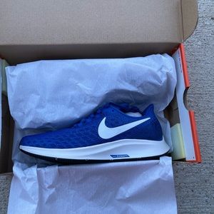 Women Nike Zoom Pegasus size 7